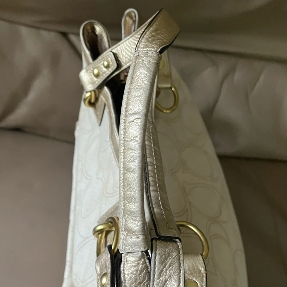 - Authentic Coach Signature Penelope Linen Tote/Purse.